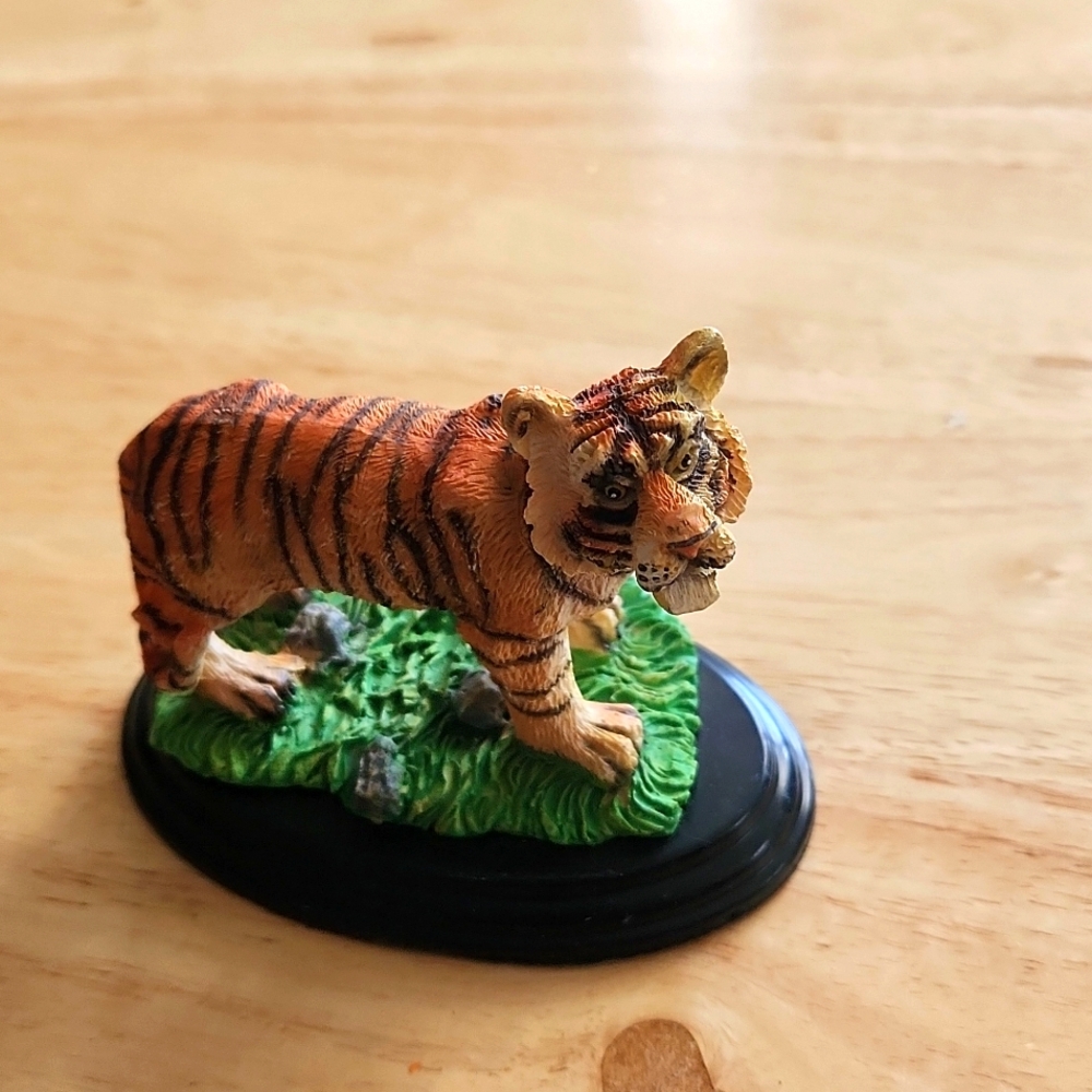 Tiger figurine. Its size is 3" tall and 3  1/2" long. It's a Bengal tiger.
